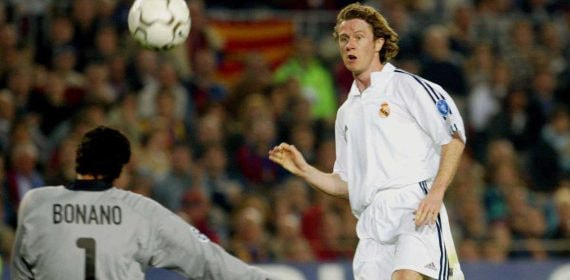 McManaman supera a Bonano en uno de sus goles con el Real Madrid.