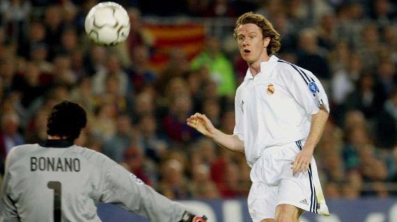 McManaman supera a Bonano en uno de sus goles con el Real Madrid.