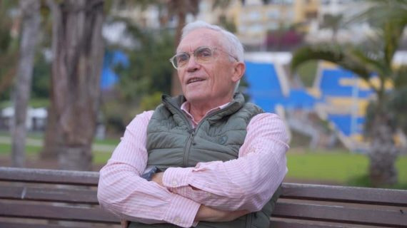 Paco García Caridad, durante la entrevista, en el antiguo Estadio Insular