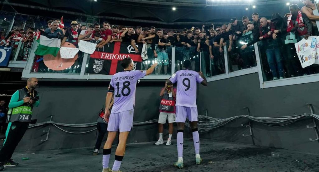 De Marcos e Iñaki Williams, recriminando la actitud de los radicales.