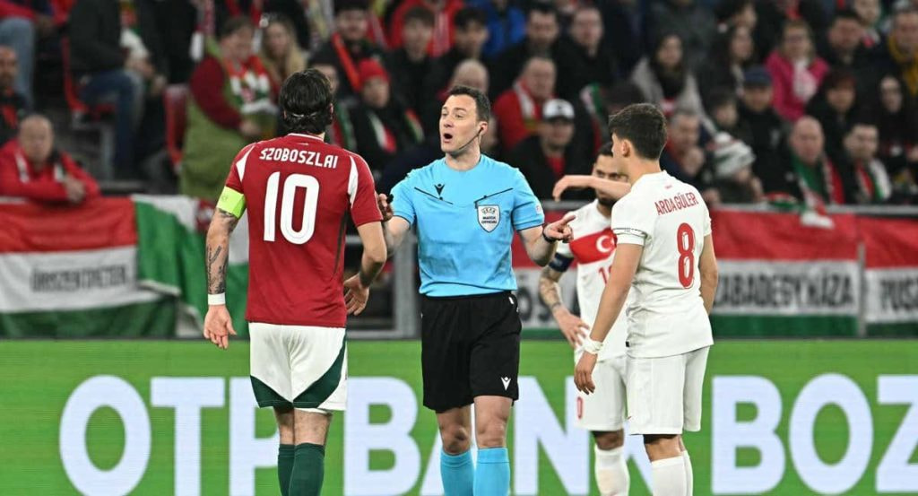 Szoboszlai y Güler, durante el partido.