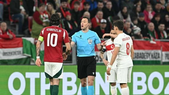 Szoboszlai y Güler, durante el partido.