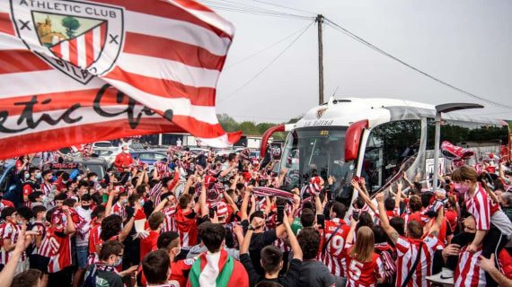 Foto de archivo de una despedida en Lezama al equipo.