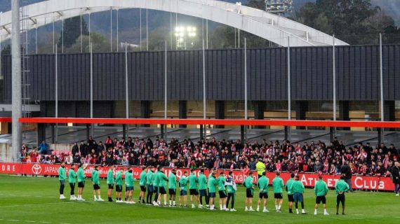 500 aficionados desplazados a Lezama para apoyar a la plantilla.