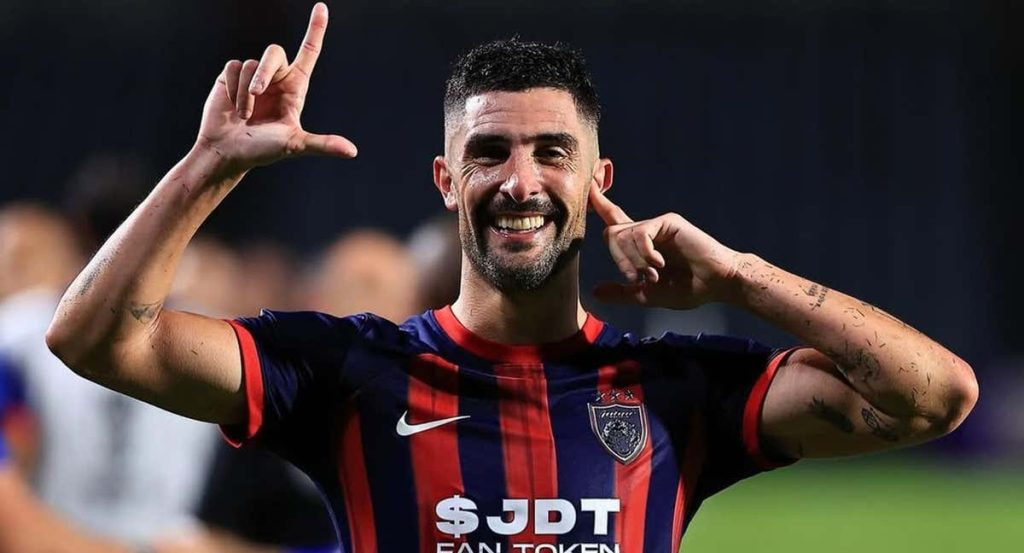 Álvaro González está viviendo una gran experiencia en Malasia.