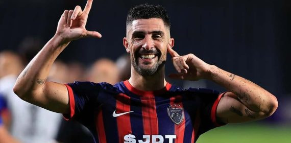 Álvaro González está viviendo una gran experiencia en Malasia.