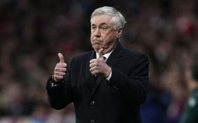 Carlo Ancelotti, durante el derbi en el Metropolitano.