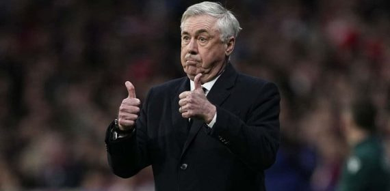 Carlo Ancelotti, durante el derbi en el Metropolitano.