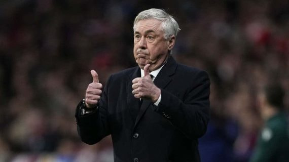 Carlo Ancelotti, durante el derbi en el Metropolitano.