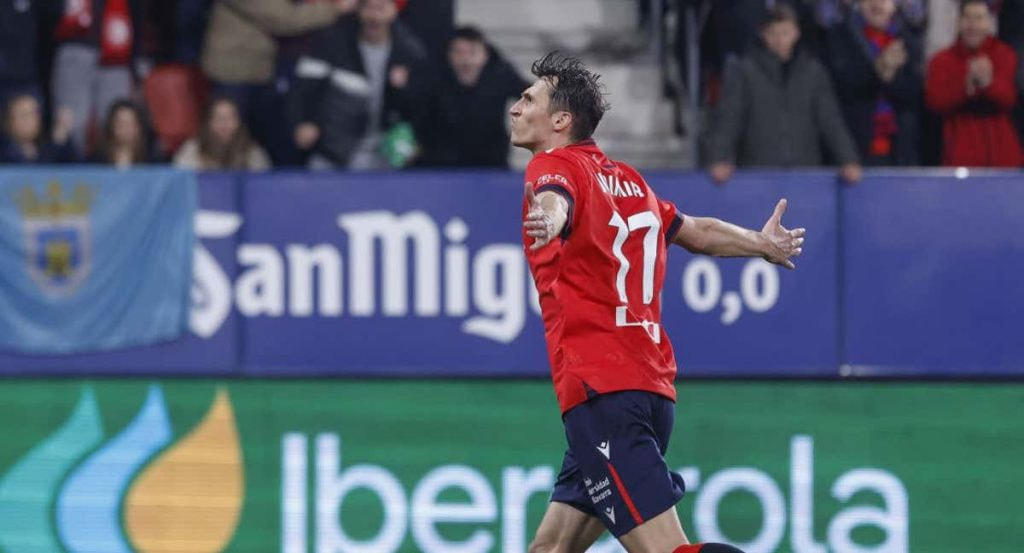 Ante Budimir celebra el gol que le convirtió en leyenda rojilla.