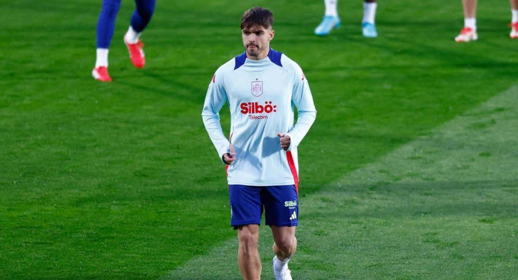 Asencio, en un entrenamiento con la Selección.
