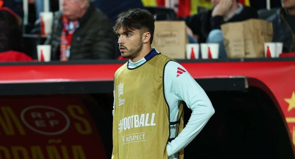 Raúl Asencio, en Mestalla con la Selección.