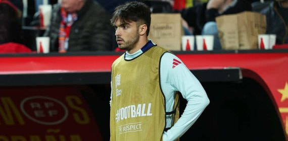 Raúl Asencio, en Mestalla con la Selección.