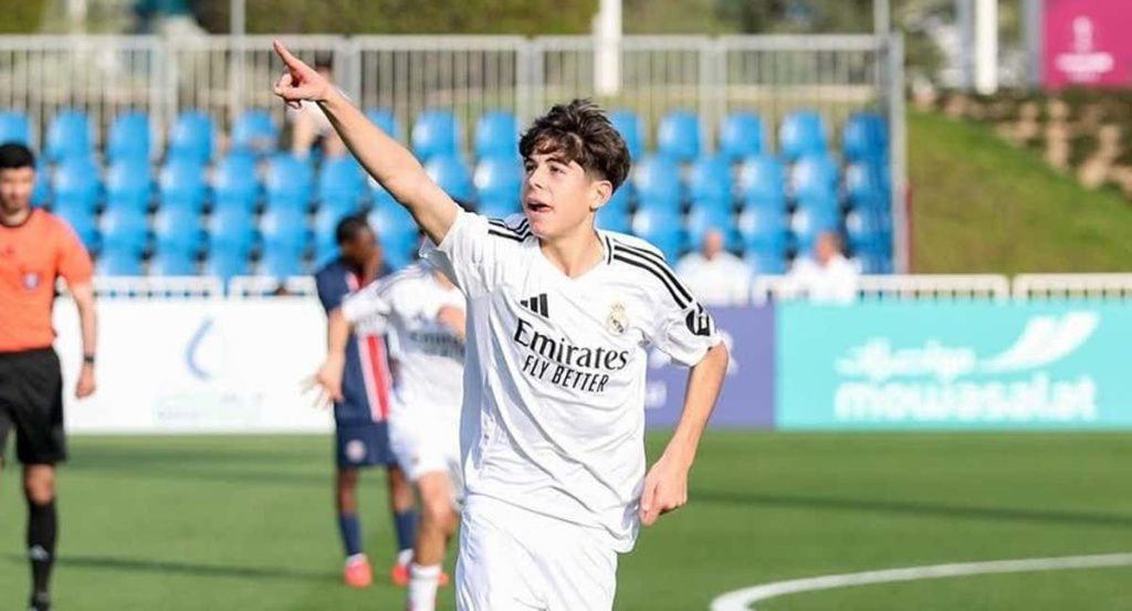 Bryan Bugarín celebra un gol con el Real Madrid.