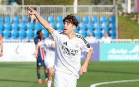 Bryan Bugarín celebra un gol con el Real Madrid.
