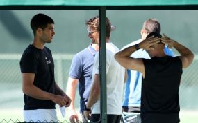 Carlos Alcaraz y Juan Carlos Ferrero, durante su entrenamiento previo a las semifinales de Indian Wells.