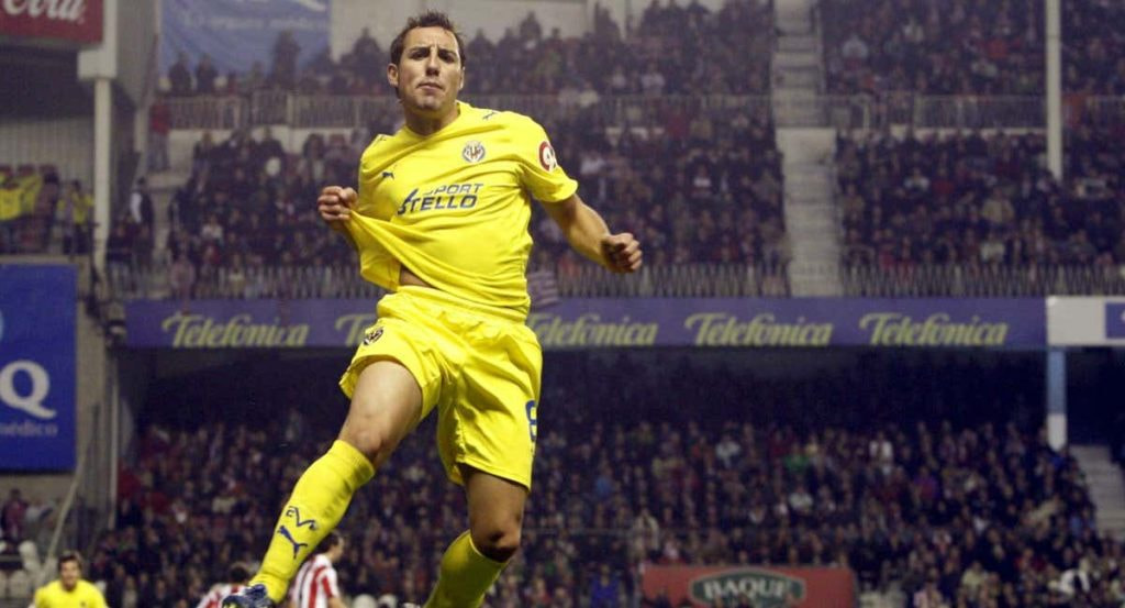 Santi Cazorla celebra un gol con el Villarreal en San Mamés.