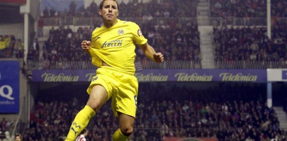 Santi Cazorla celebra un gol con el Villarreal en San Mamés.