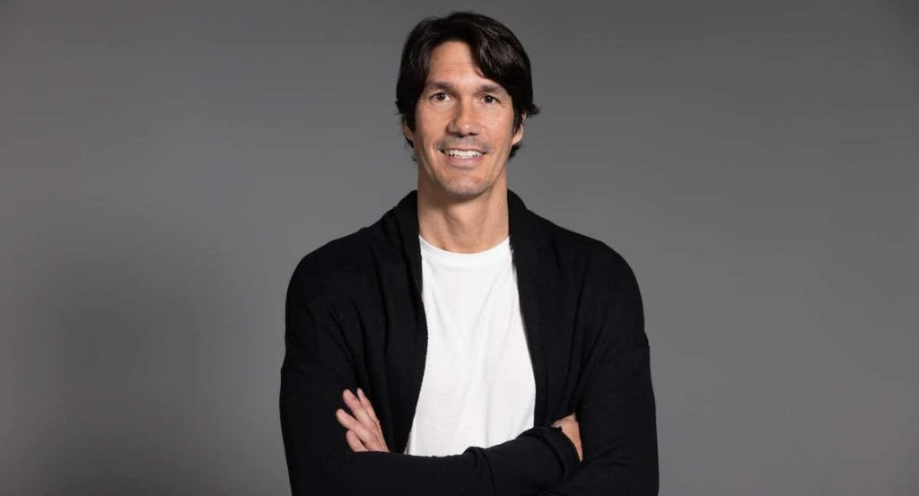 César Navas, exfutbolista español, repasa su carrera profesional.