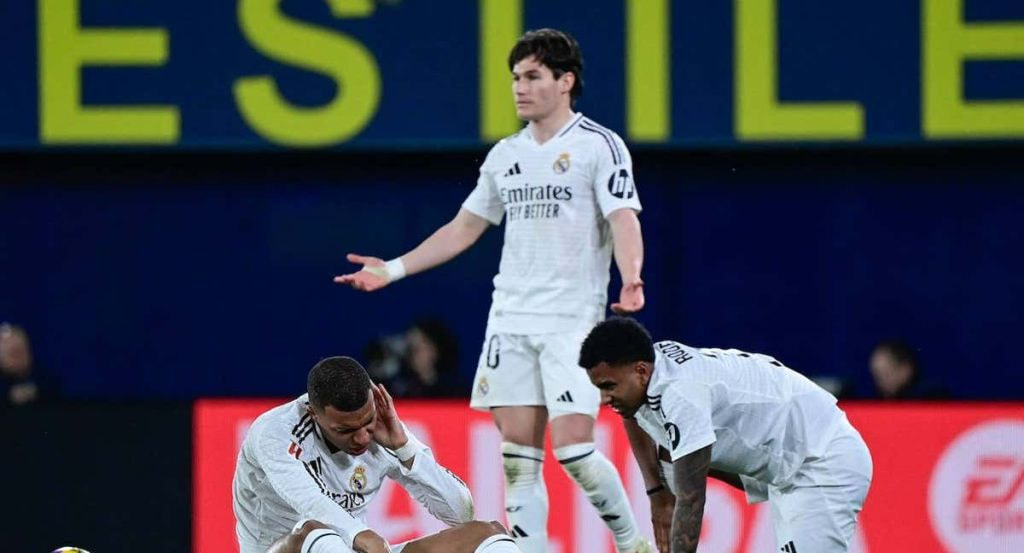 Mbappé, sobre el césped de La Cerámica.