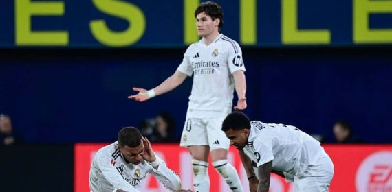 Mbappé, sobre el césped de La Cerámica.