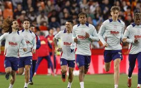 Los jugadores de la Selección entrenando en Mestalla.