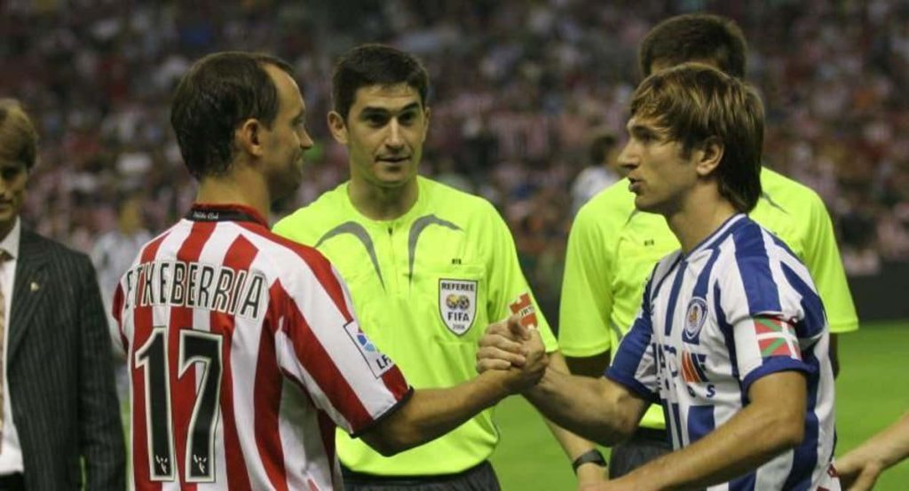Joseba Etxeberria en un partido contra la Real Sociedad.