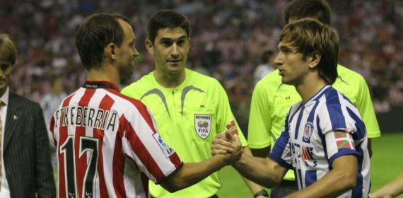 Joseba Etxeberria en un partido contra la Real Sociedad.