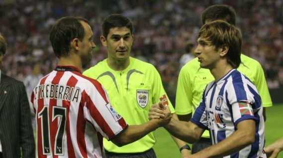 Joseba Etxeberria en un partido contra la Real Sociedad.