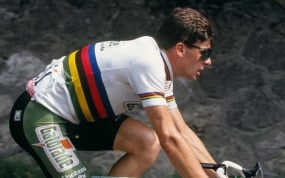 Gianni Bugno, con el maillot de campeón del mundo en 1992.
