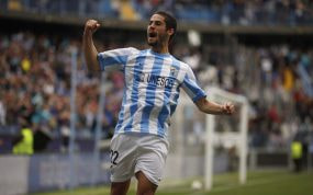 Un jovencísimo Isco celebra un gol con el Málaga.