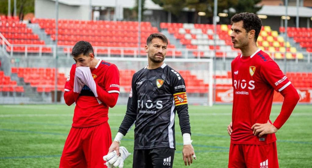 Jugadores del Terrassa tras caer derrotados ante el Ibiza.