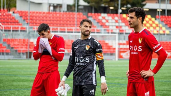 Jugadores del Terrassa tras caer derrotados ante el Ibiza.