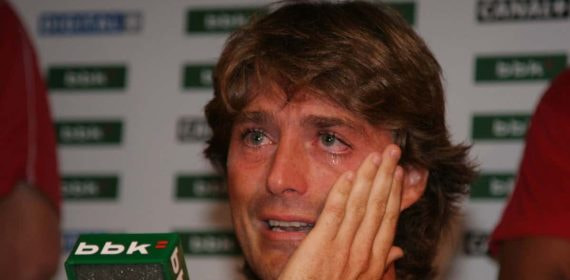 Julen Guerrero, en su despedida del Athletic, en la que anunció también su retirada.