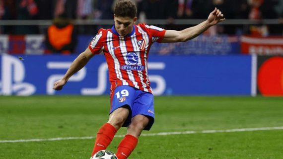 Julián Alvarez, en la tanda de penaltis contra el Real Madrid.