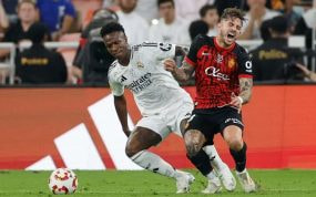 Maffeo y Vinicius, en una disputa.