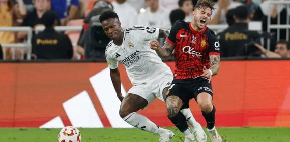 Maffeo y Vinicius, en una disputa.