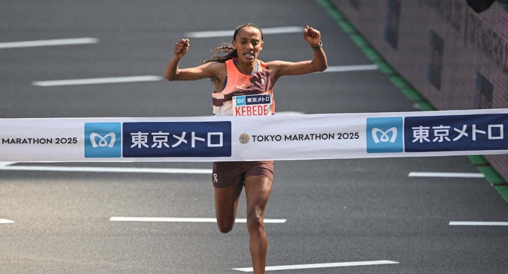 Sutume Asefa Kebede, ganadora de la maratón de Tokio 2025.