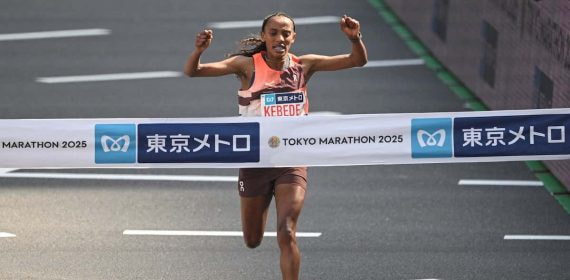 Sutume Asefa Kebede, ganadora de la maratón de Tokio 2025.