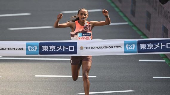 Sutume Asefa Kebede, ganadora de la maratón de Tokio 2025.