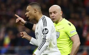 Marciniak discute con Mbappé.