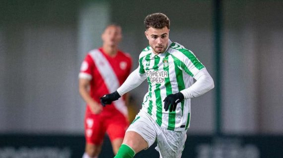 Marcos Fernández en el mini derbi esta temporada.