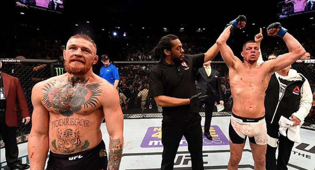 Nate Díaz celebra su victoria sobre Conor McGregor en el UFC 196.