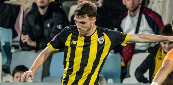 Pablo Santiago, en un partido con el Barakaldo.