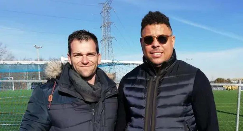 Andrés Pardo posa junto a Ronaldo.