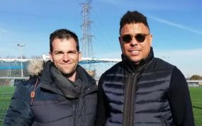 Andrés Pardo posa junto a Ronaldo.