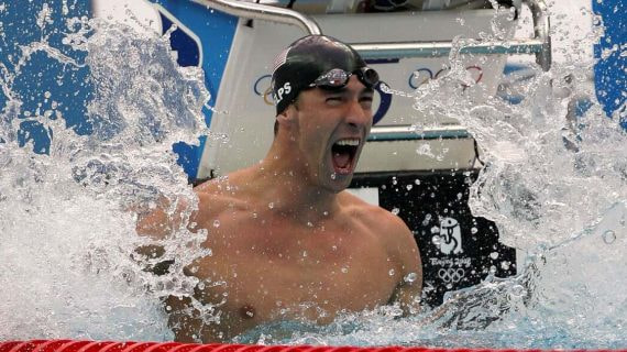 Michael Phelps, después de ganar uno de sus ocho oros en Pekín 2008.