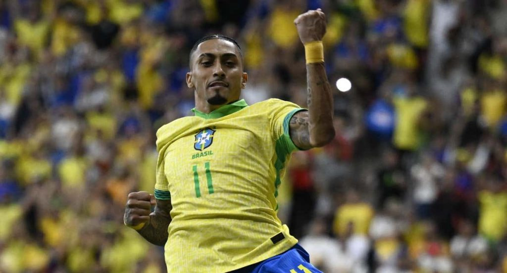 Raphinha marcó un gol y repartió una asistencia con Brasil.