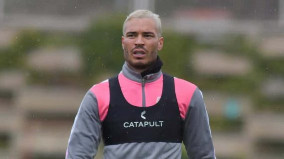 Raúl de Tomás en su regreso a los entrenamientos con el Rayo Vallecano.