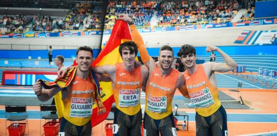 El relevo del 4x400, tras conquistar la plata en el Europeo de pista de cubierta de Apeldoorn.